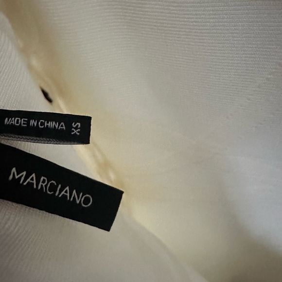 Marciano Cream Off-Shoulder body con Dress - Picture 7 of 7